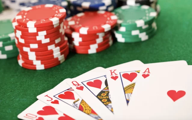 Bí quyết thuộc lòng luật chơi Poker để rinh thưởng lớn trong các ván cược